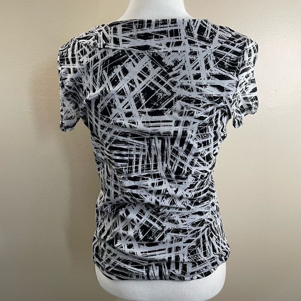 212 Collection| Ruffle| Lightweight| Has Stretch - Picture 10 of 11